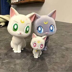 Sailor moon Cat Figurine Set - White and Gray Flocked Cat Toys